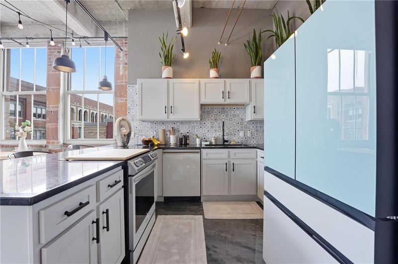 321 7th St #407, Kansas City, MO 64105