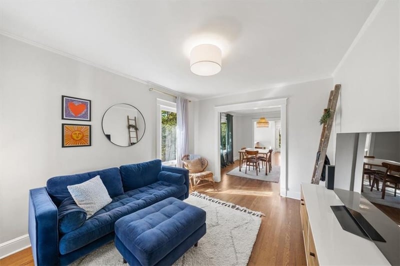 6034 Kenwood Ave, Kansas City, MO 64110