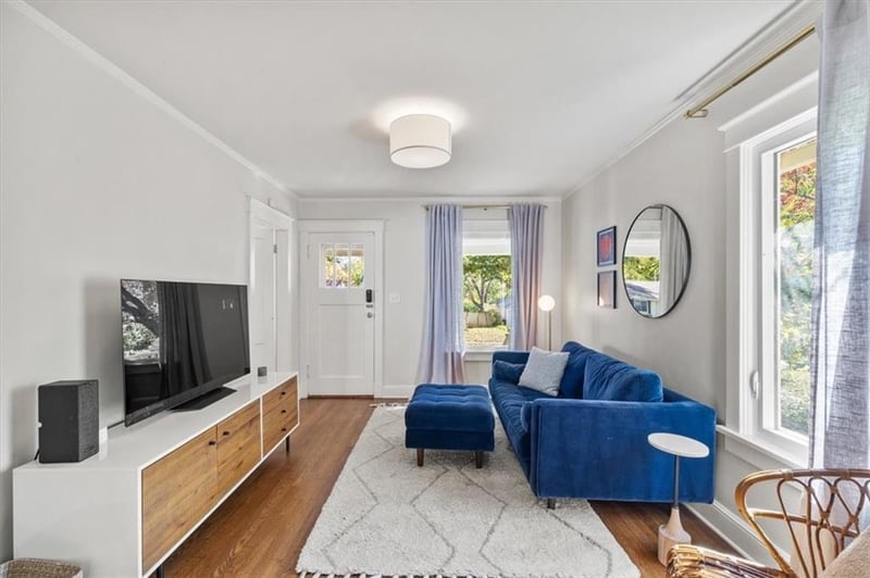 6034 Kenwood Ave, Kansas City, MO 64110