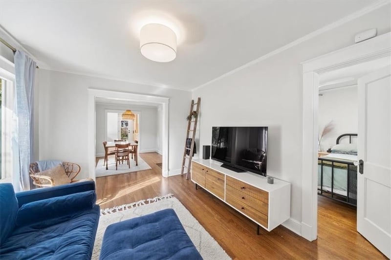 6034 Kenwood Ave, Kansas City, MO 64110