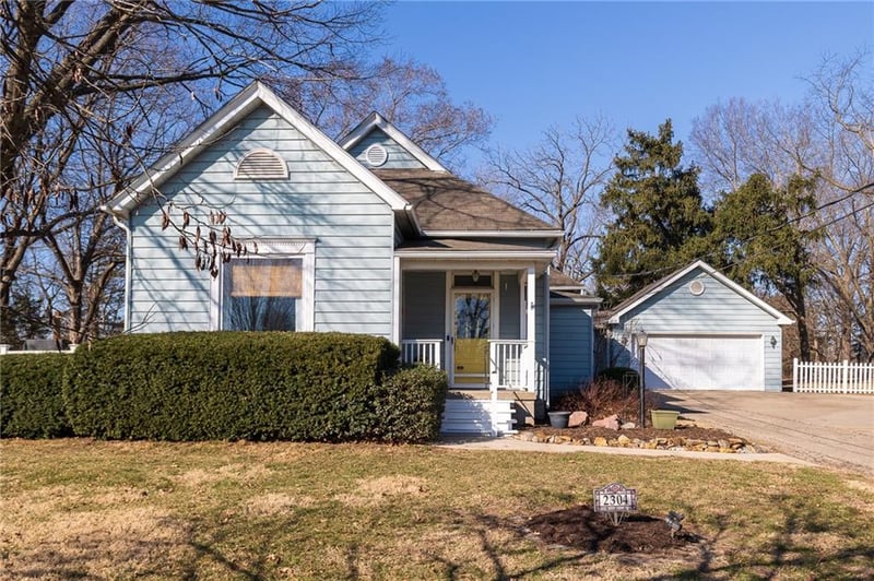 2304 Maple Ave, Leavenworth, KS 66048