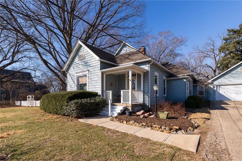 2304 Maple Ave, Leavenworth, KS 66048