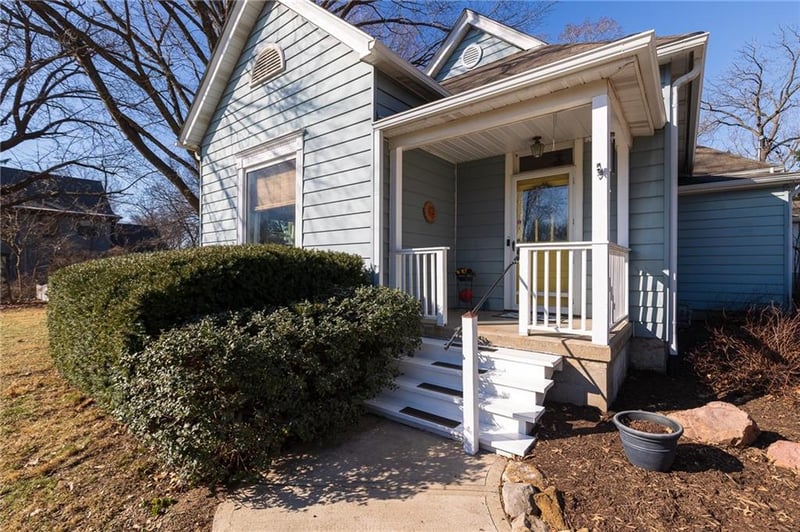 2304 Maple Ave, Leavenworth, KS 66048