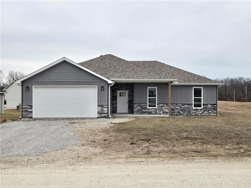 97 451st Rd, Warrensburg, MO 64093