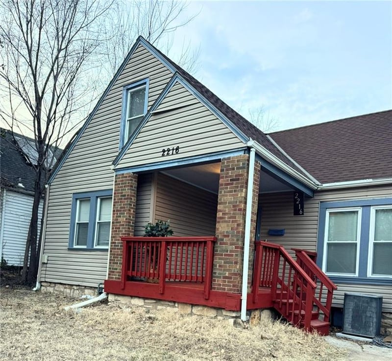 2216 72nd St, Kansas City, MO 64132