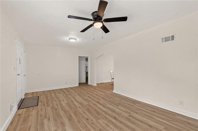 2216 72nd St, Kansas City, MO 64132