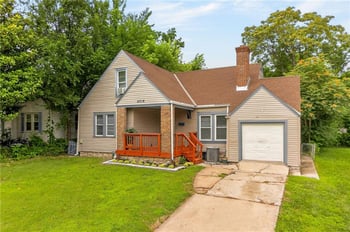 2216 E 72nd St, Kansas City, MO 64132