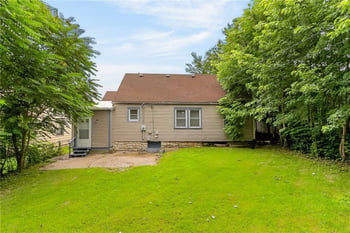 2216 E 72nd St, Kansas City, MO 64132