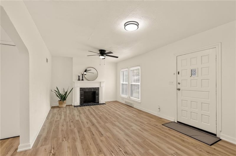 2216 72nd St, Kansas City, MO 64132