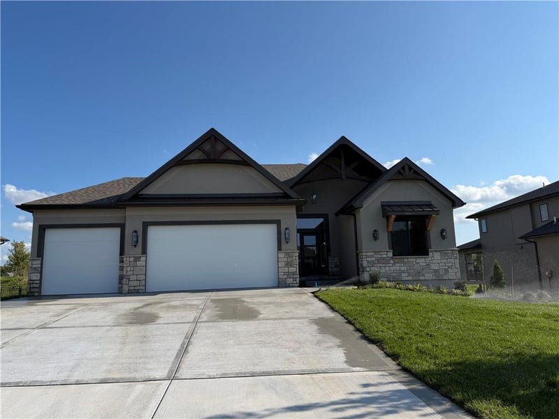 1007 Wilds Pw, Greenwood, MO 64034