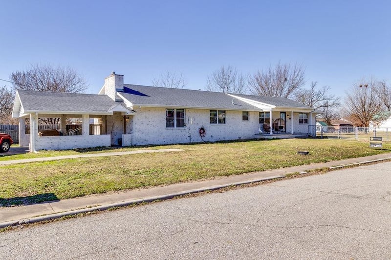 1409 Cleveland Ave, Baxter Springs, KS 66713