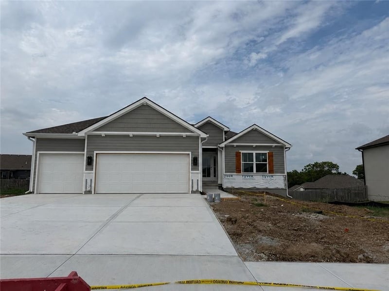 1320 122nd St, Kansas City, MO 64165