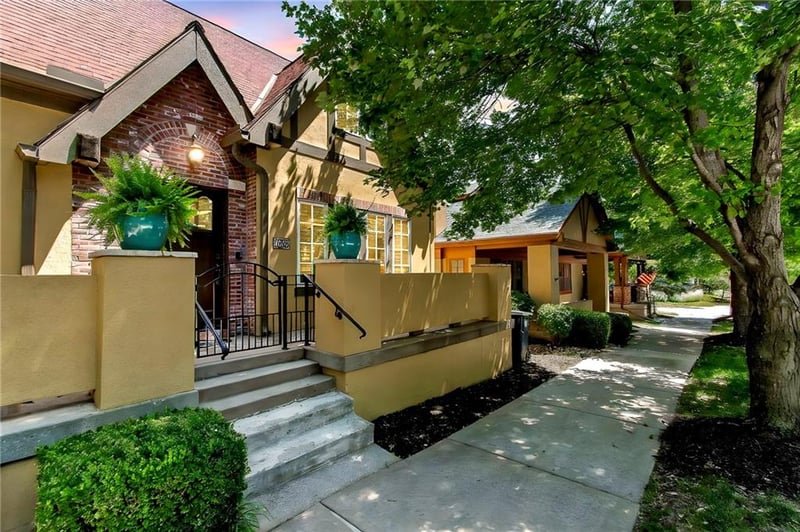 9008 80th St, Kansas City, MO 64158