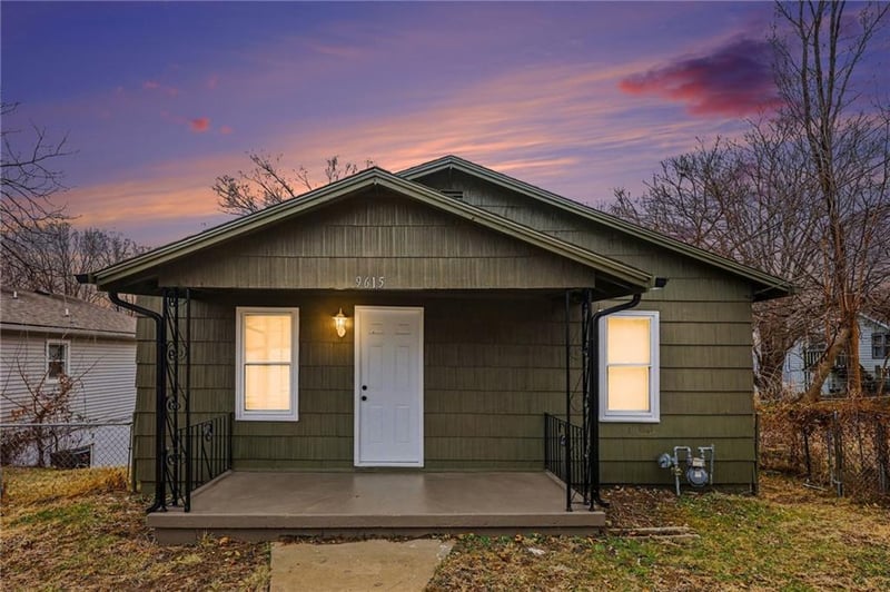 9615 18th St, Independence, MO 64052