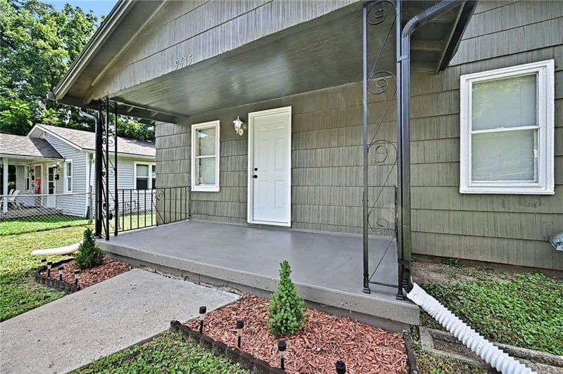 9615 18th St, Independence, MO 64052