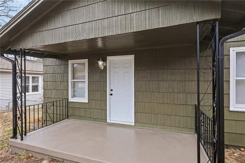 9615 18th St, Independence, MO 64052