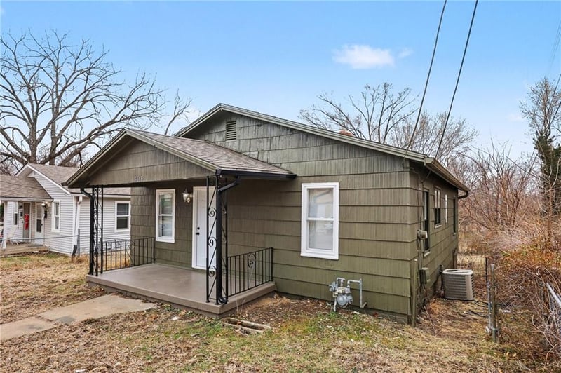 9615 18th St, Independence, MO 64052