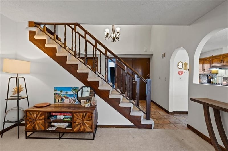 217 Woodbridge Ln, Kansas City, MO 64145