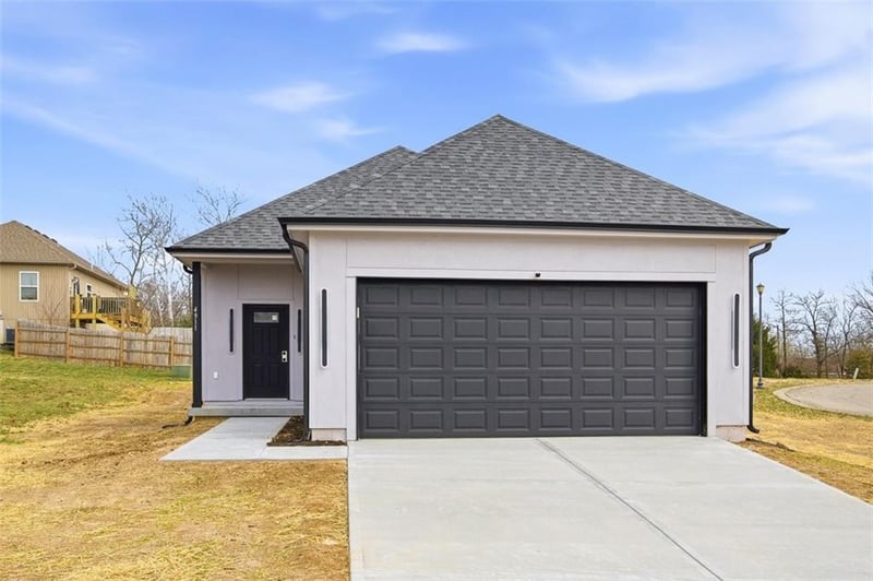 4911 Hocker Dr, Kansas City, MO 64136