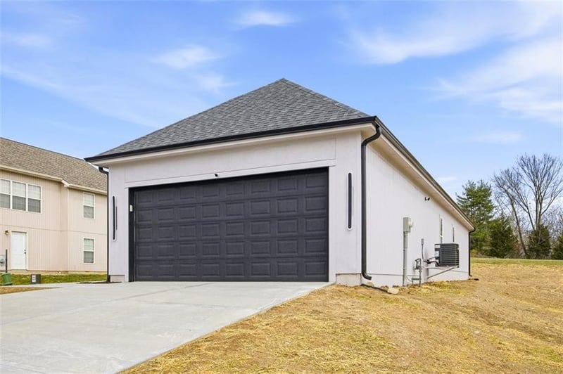 4911 Hocker Dr, Kansas City, MO 64136