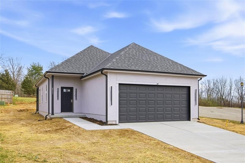 4911 Hocker Dr, Kansas City, MO 64136