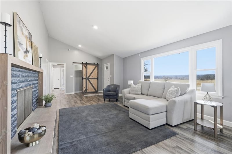 10915 Blue River Rd, Kansas City, MO 64131