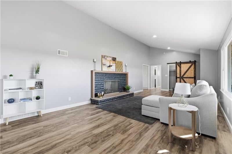 10915 Blue River Rd, Kansas City, MO 64131