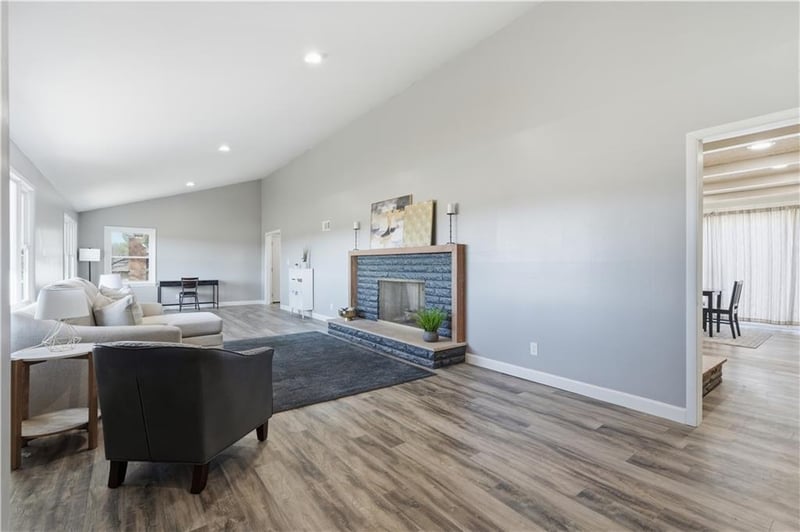 10915 Blue River Rd, Kansas City, MO 64131