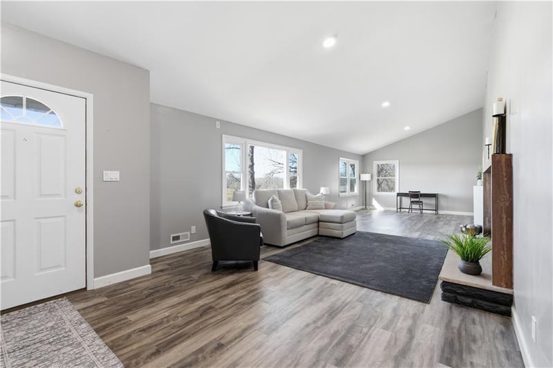 10915 Blue River Rd, Kansas City, MO 64131