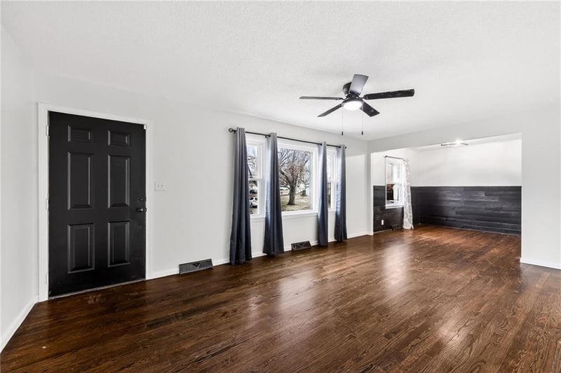 4630 43rd Ter, Kansas City, MO 64117