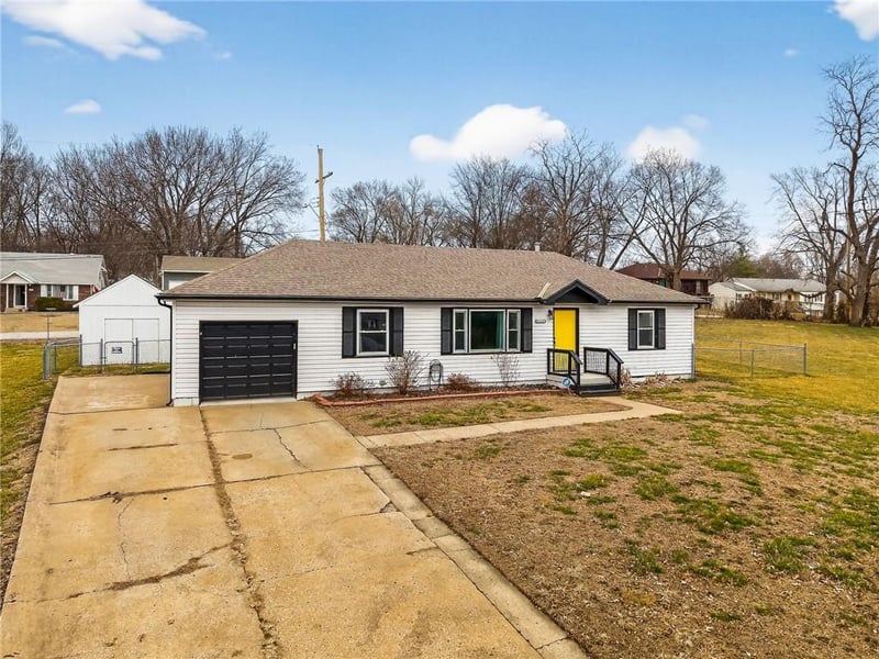 4630 43rd Ter, Kansas City, MO 64117