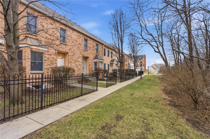 9747 Lucerne St, Kansas City, MO 64154