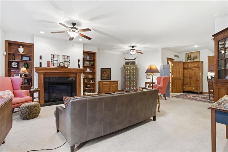 9747 Lucerne St, Kansas City, MO 64154