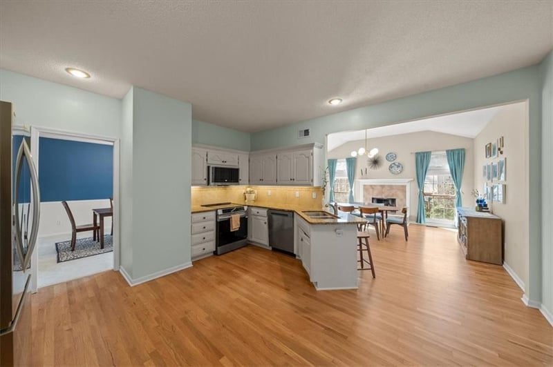 5811 W 124th St, Overland Park, KS 66209