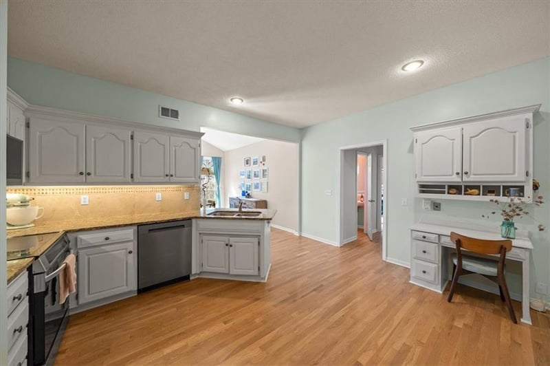 5811 W 124th St, Overland Park, KS 66209