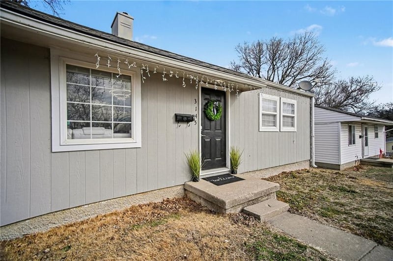 3145 Hawthorne Dr, St Joseph, MO 64501
