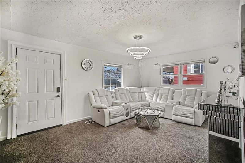 3145 Hawthorne Dr, St Joseph, MO 64501