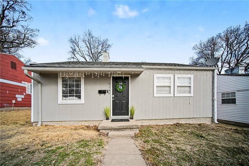 3145 Hawthorne Dr, St Joseph, MO 64501