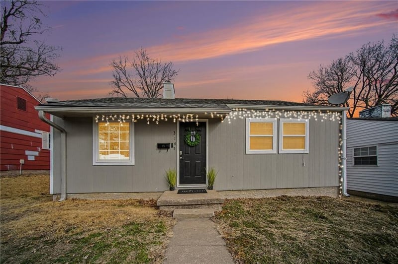 3145 Hawthorne Dr, St Joseph, MO 64501