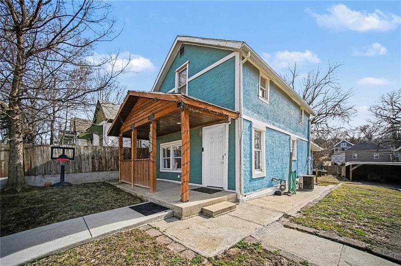 5823 10th St, Kansas City, MO 64126