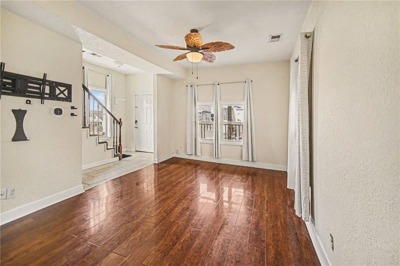 5823 10th St, Kansas City, MO 64126