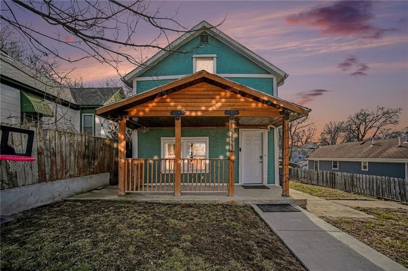 5823 10th St, Kansas City, MO 64126