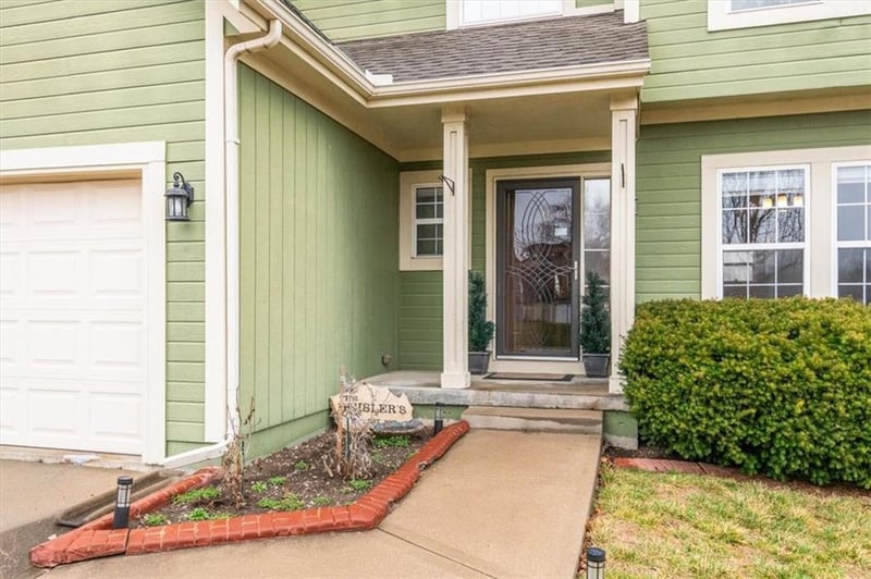 3821 Evergreen Ln, Lee's Summit, MO 64082