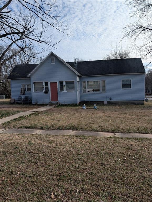 304 Sycamore St, Nevada, MO 64772