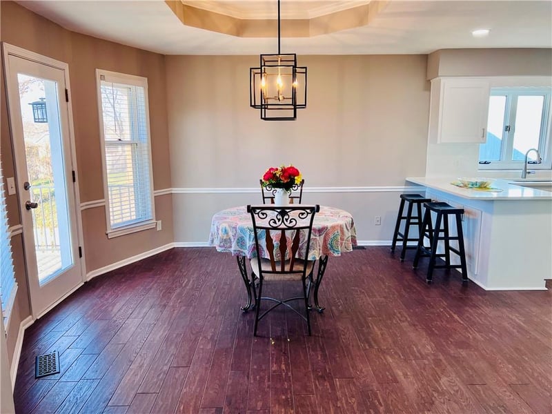 3812 SW Lido Dr, Lee's Summit, MO 64082