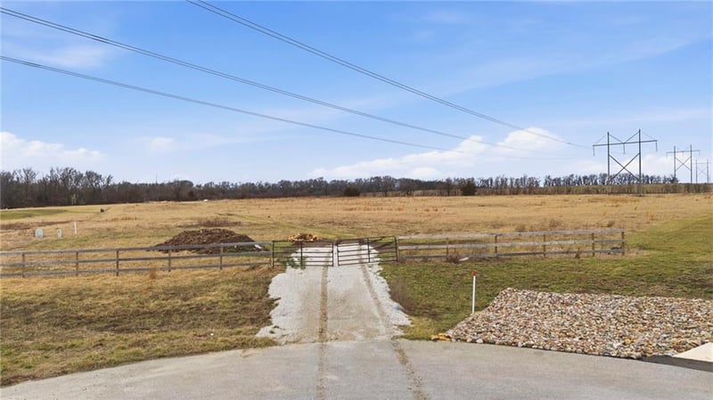 15350 193rd Ter, Spring Hill, KS 66083