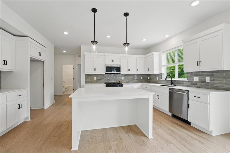 375 Amara Dr, Blue Springs, MO 64064