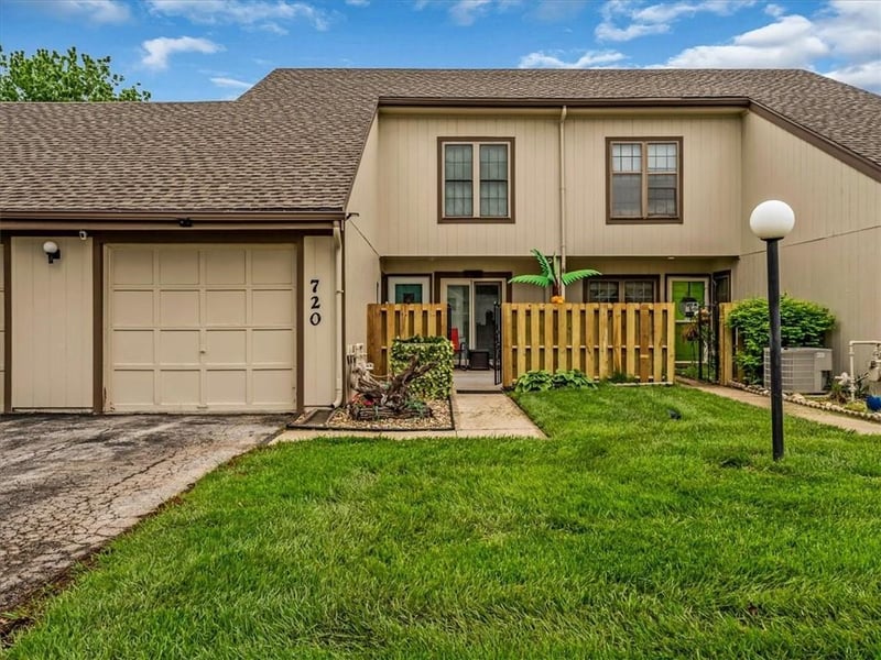 720 121st St, Kansas City, MO 64146