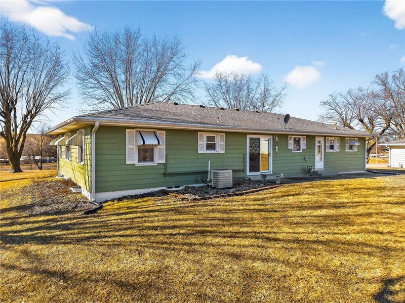 1869 190th Rd, Wathena, KS 66090