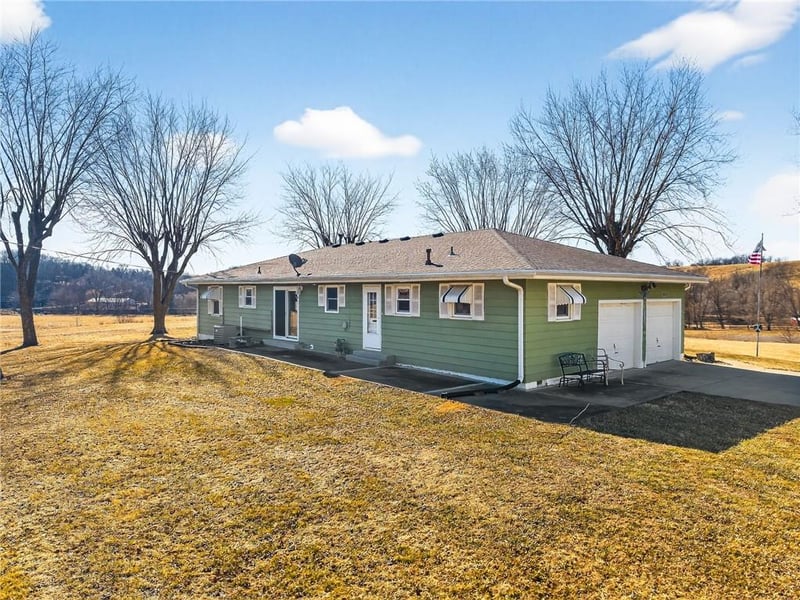 1869 190th Rd, Wathena, KS 66090
